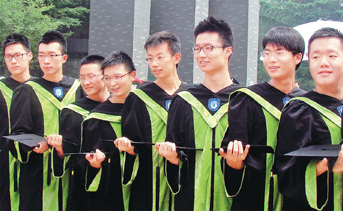 Persian majors at their graduation ceremony at Beijing Foreign Studies University in June 2013.[Photo/China Daily]
