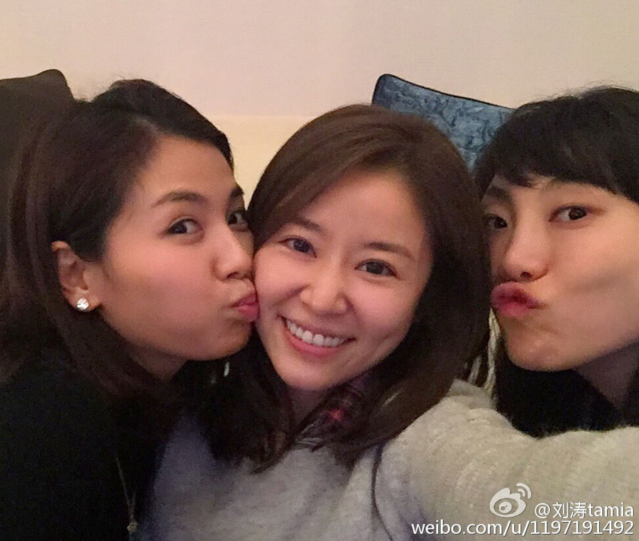 1月27日，刘涛在微博晒出与林心如的素颜合照，来庆祝林心如的生日。网友纷纷表示：“两位女神画面太美了。”[Weibo.com]