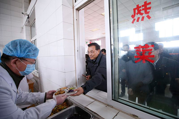 Chinese Premier Li Keqiang waits in line for lunch at a nursing home in Yuanzhou District of Guyuan, Ningxia Hui autonomous region, on Feb 1, 2015. [Photo/English.gov.cn]