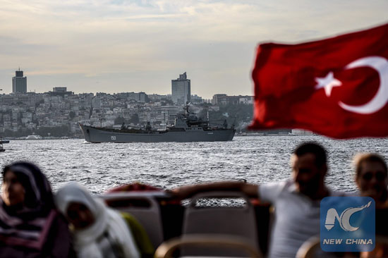 This file photo taken on September 26, 2015 shows a Turkish flag flying on a ferry as Russian warship the BSF Saratov 150 sails through the Bosphorus off Istanbul en route to the eastern Mediterranean sea. [Photo/Xinhua]
