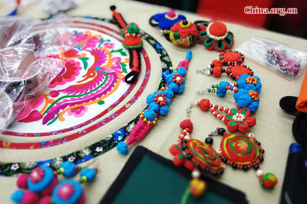 Embroidery art works of women of the Yi ethnic group is displayed on Tuesday in Beijing. [Photo by Chen Boyuan / China.org.cn] 