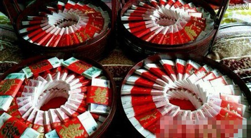 A photo shows a typical betrothal gift in China, bundles of cash. [Photo: china.com.cn] 