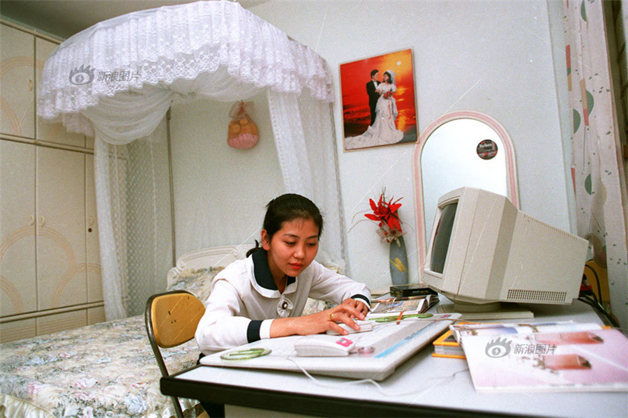  A resident of Guangzhou spent 30,000 yuan ($4,580) on a US-made computer in 1994. [Photo/Xinhua]