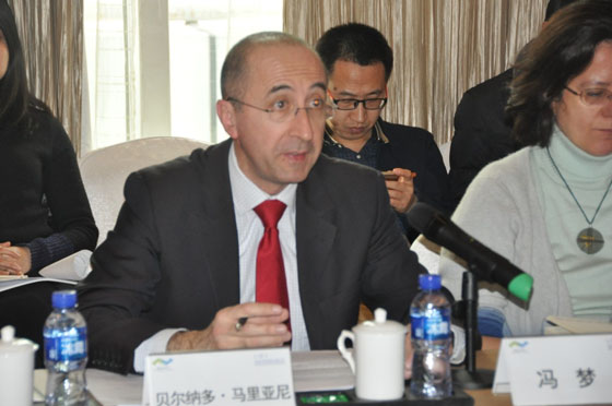 Bernardo Mariani, head of Saferworld’sChina Program, speaks at the seminar co-hosted by the Charhar Institute and Saferworld on Feb. 29 in Beijing.