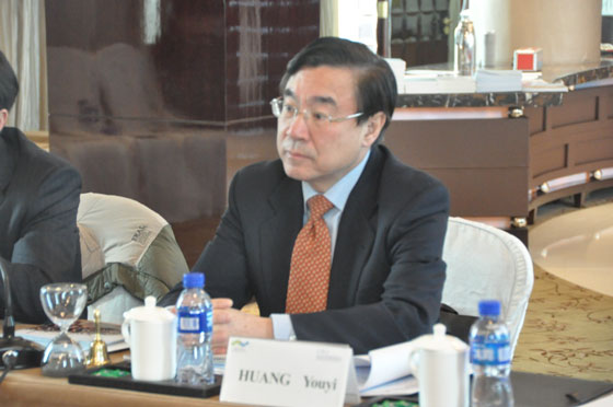 Huang Youyi, secretary-general of the Charhar Institute's International Advisory Committee and former vice president and editor-in-chief of the China International Publishing Group, speaks at the seminar co-hosted by the Charhar Institute and Saferworld on Feb. 29 in Beijing. 