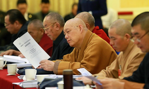 Master Daoci, vice president of the Buddhist Association of China, attends a panel discussion of the CPPCC National Committee. [Zou Hong / China Daily] 