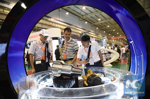 People visit products made by robots during an expo in Yinchuan, northwest China's Ningxia Hui Autonomous Region, July 10, 2015. (Xinhua/Wang Peng)