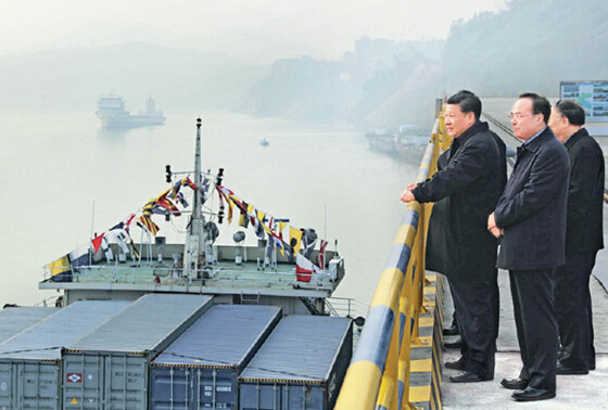 President Xi Jinping (L) inspects Guoyuan Port in the Liangjiang New Area of southwest China's Chongqing on January 4, his first workday of the New Year. 