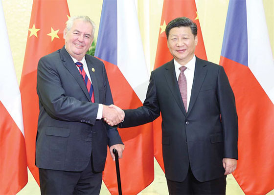 President Xi Jinping meets Czech President Milos Zeman in Beijing on Sept 4, 2015. [Photo/Xinhua]