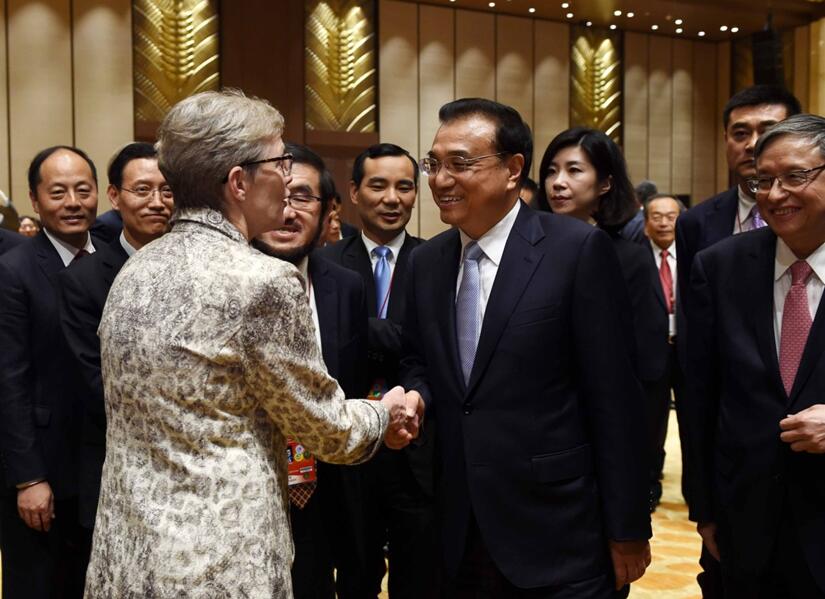 Premier Li Keqiang (C) holds a dialogue with entrepreneurs attending Boao Forum for Asia (BFA) in Boao, south China's Hainan Province, on March 24.