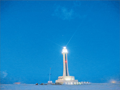 A beacon tower was launched on April 5, 2016 in Zhubi Jiao, a reef in the South China Sea, in a bid to facilitate the navigation in the area.