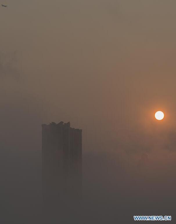 The city landscape is seen engulfed in heavy fog in Hong Kong, south China, April 6, 2016. (Xinhua/Lui Siu Wai)