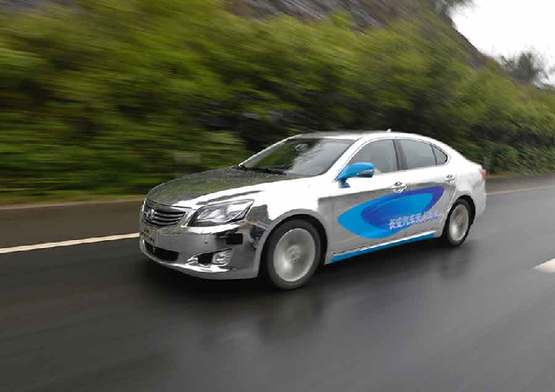 The self-driving car cruses on the road. [Photo courtesy of Chongqing Daily]