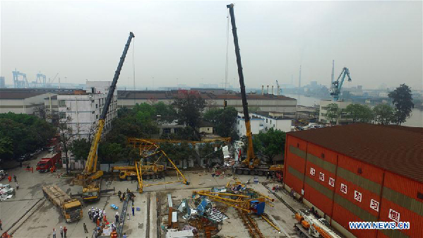 Photo taken on April 13, 2016 shows the accident site of a collapsed temporary structure after it is hit by a crane on a construction site in Mayong Township of Dongguan City, south China's Guangdong Province. [Xinhua]