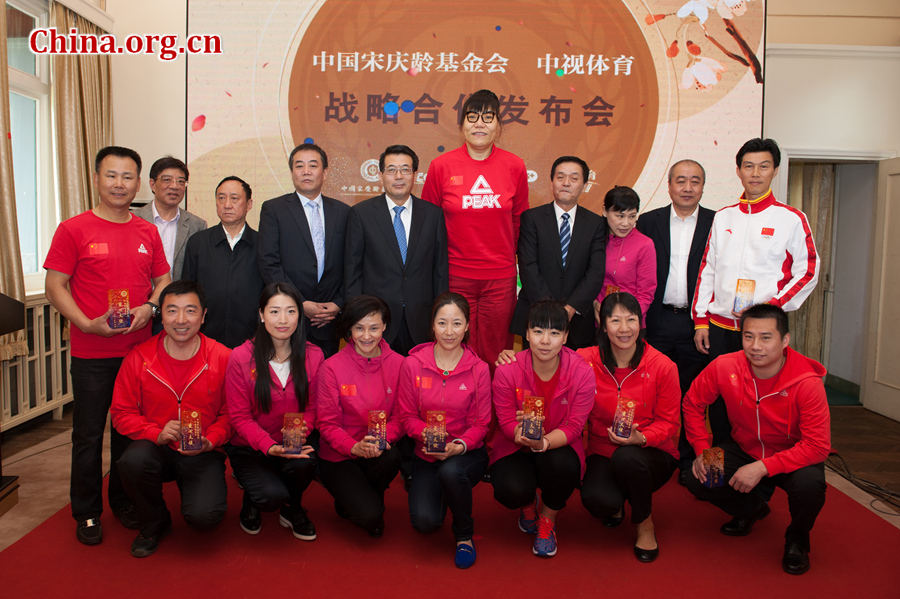 Sports celebrities, including Olympic, Paralympic and international champions, pose for a photo at a ceremony celebrating the establishment of a strategic partnership between the China Soong Ching Ling Foundation (CSCLF) and the CCTV (China Central Television) Sports and Entertainment Company for promoting sports-based social welfare in China on April 15, 2016, at the former residence of Madame Soong Ching Ling, in Beijing. [Photo by Chen Boyuan / China.org.cn]