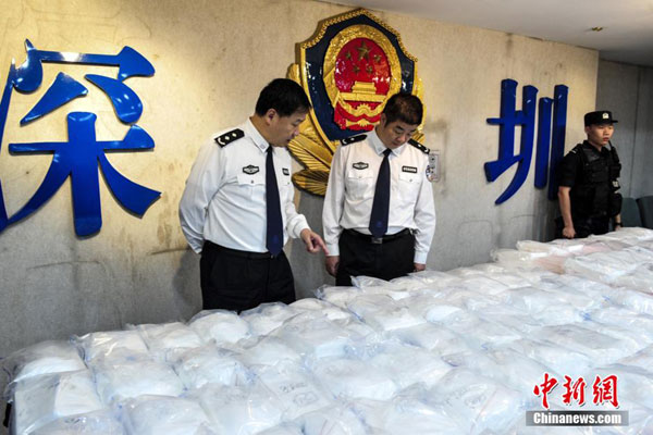 The photo taken on April 18, 2016, shows the cocaine seized by Shenzhen police. Seven suspects have been detained, five are from Hong Kong. [Photo: Chinanews.com] 