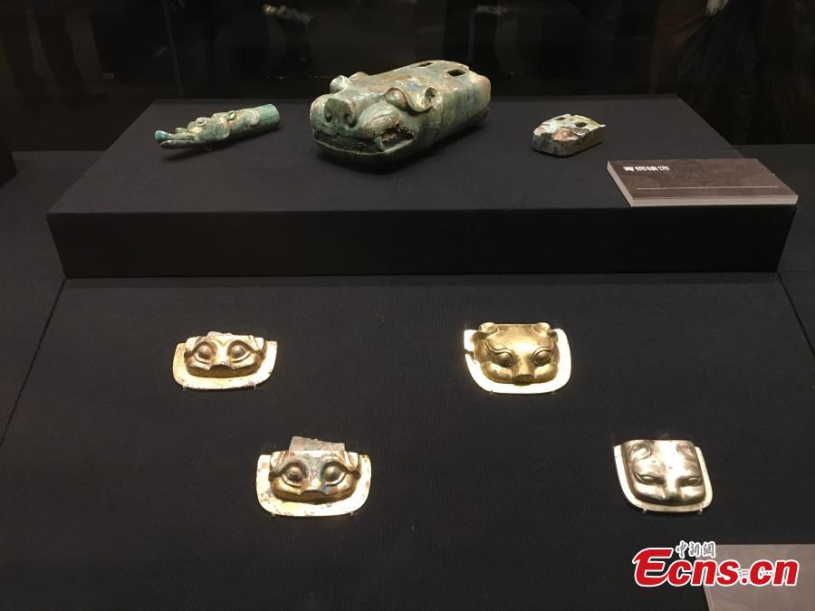 Artifacts unearthed from the Haihunhou tomb are on shown at the Capital Museum in Beijing on March 2, 2016. More than 400 artifacts, selected from 20,000 items unearthed from the tomb of Haihunhou (Marquis of Haihun) in east China's Jiangxi Province go on display from March 2 to June 2.[Photo/ecns.cn]