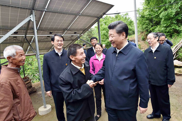 President Xi Jinping shakes hand with a villager at Dawan village in Jinzhai county, East China's Anhui province, April 24, 2016. [Photo/Xinhua]
