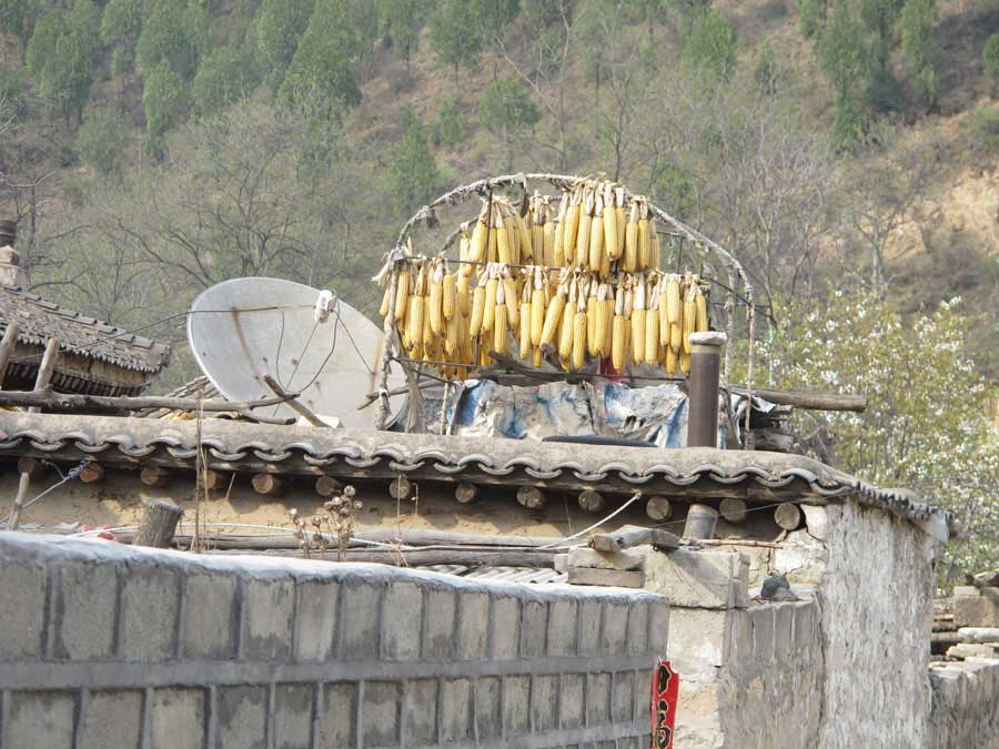 A view of a villager's house which is also used to house tourists. [Photo by Wu Yan/chinadaily.com.cn] 