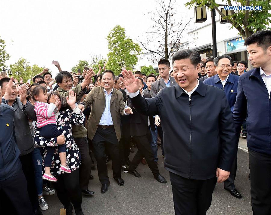  Chinese President Xi Jinping greets villagers in Xiaogang Village of Fengyang County, Chuzhou City, east China&apos;s Anhui Province, April 25, 2016. Xi made an inspection tour in Anhui from April 24 to 27. (Xinhua/Li Tao) 
