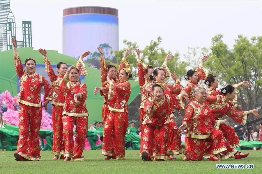 Actresses perform during the opening ceremony of the Tangshan International Horticultural Exposition 2016 in Tangshan City, north China's Hebei Province, April 29, 2016. The Tangshan International Horticultural Exposition 2016 opened here on Friday and will last for 171 days. [Xinhua]