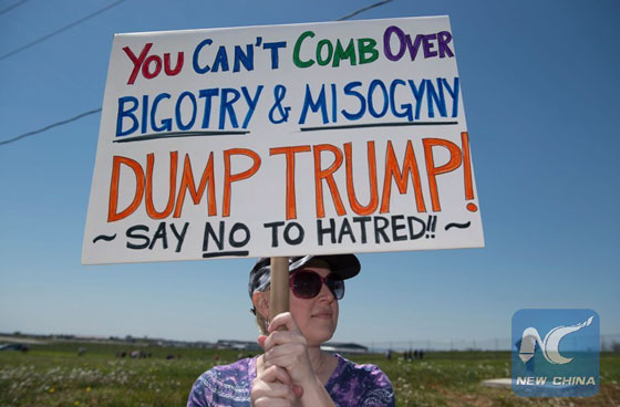 Anti-Trump demonstrators gather outside the Rider Jet Center ahead of a rally with Republican presidential candidate Donald Trump on April 24, 2016, in Hagerstown, Md. [Photo/Xinhua]