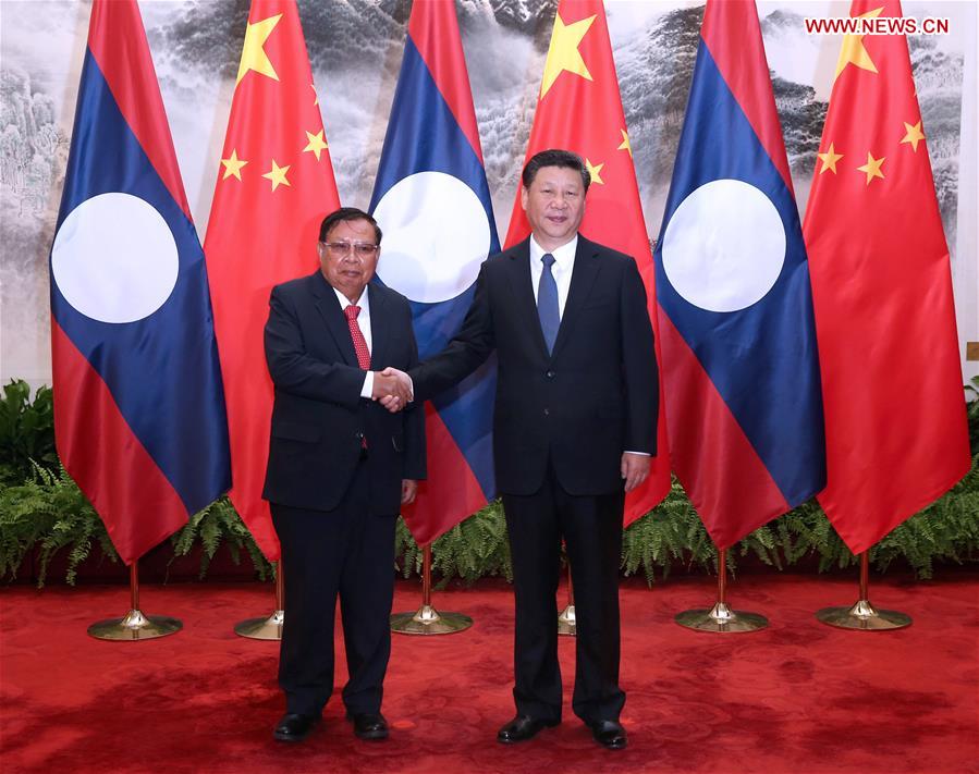 Chinese President Xi Jinping (R) holds talks with Lao President Bounnhang Vorachit in Beijing, capital of China, May 3, 2016. [Xinhua]