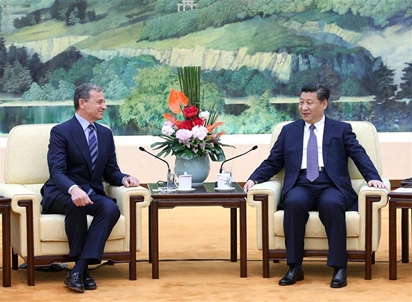 Chinese President Xi Jinping (R) meets with Robert Iger, CEO of the Walt Disney Co, in Beijing, May 5, 2016.[Photo/Xinhua]