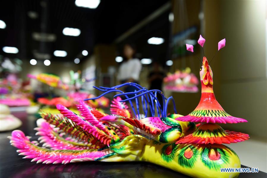 A delicate dough figurine work is presented in an exhibition hall during a craft workshop in Jinan, capital of east China's Shandong Province, May 5, 2016. Traditional dough figurine has been listed as China's national intangible cultural heritage. [Photo/Xinhua]