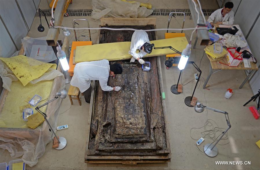 Archaeologists clean up the interior coffin of the 2,000-year-old tomb of Haihunhou, the Marquis of Haihun, in Nanchang, east China's Jiangxi Province, May 4, 2016.