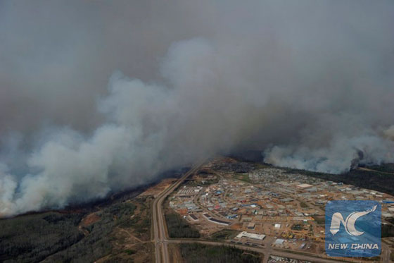 A Canadian Joint Operations Command aerial photo shows wildfires near neighborhoods in Fort McMurray, Alberta, Canada in this image posted on twitter May 5, 2016. [Photo/Xinhua]