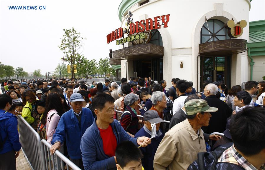 Tourists queue to enter a souvenir shop in the Disney Town of the Disney Resort in Shanghai, May 7, 2016. Two shops in the Disney Town opened here on Saturday, when the Shanghai Disneyland, Disney's first theme park in the Chinese mainland, started an operational test. [Xinhua] 