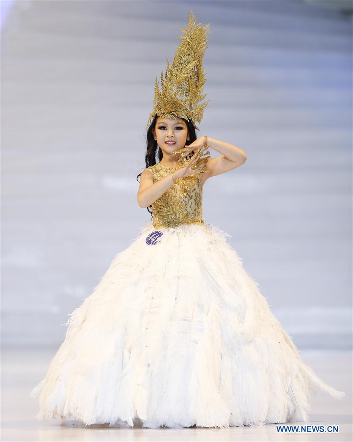 A participant presents a creation at a mini model contest during the 16th China (Qingdao) International Fashion Week in Qingdao, east China's Shandong Province, May 14, 2016. More than 200 children from all over the country took part in the contest. [Photo/Xinhua]