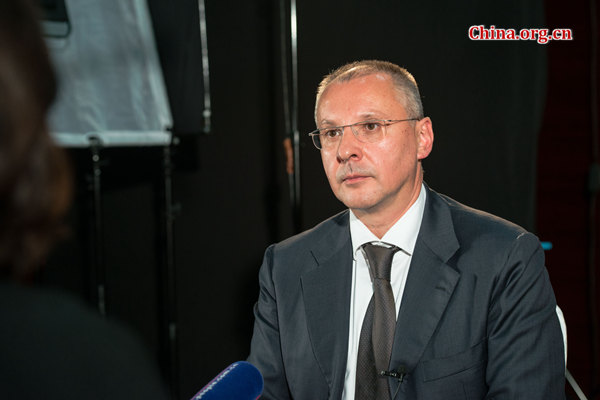 Sergei Stanishev, president of the Party of European Socialists and former prime minister of Bulgaria, participates in a TV interview during the 5th China-Europe High-Level Political Parties Forum on May 17 in Beijing. [Photo by Chen Boyuan / China.org.cn] 