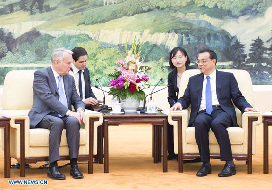 Chinese Premier Li Keqiang(R) meets with French Foreign Minister Jean-Marc Ayrault in Beijing, capital of China, May 16, 2016. [Photo/Xinhua]