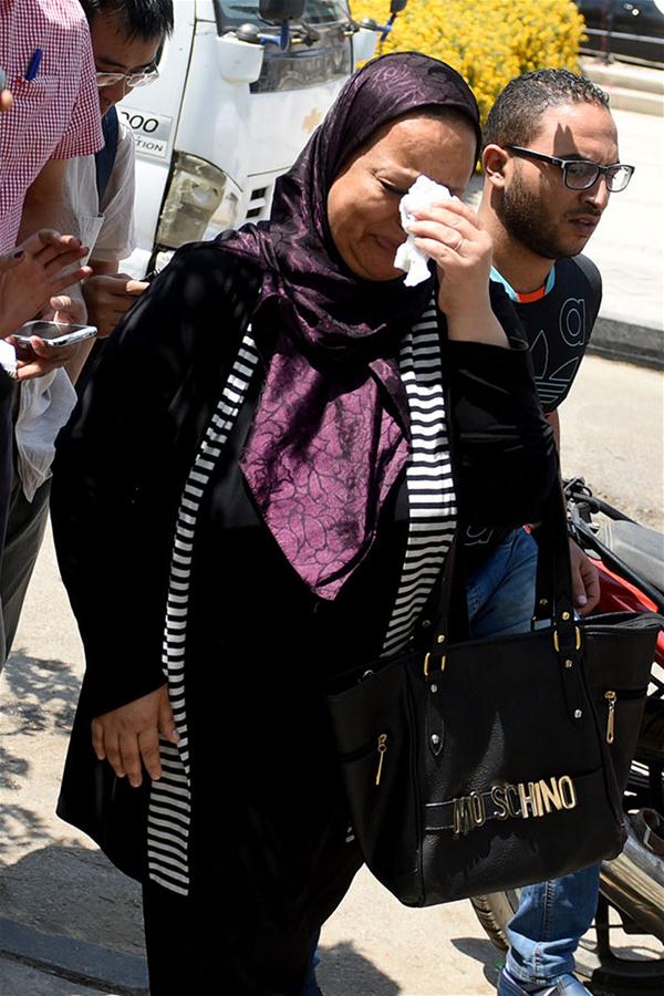  A relative of a MS804 plane crash victim cries when she leaves Cairo International Airport in Cairo, Egypt on May 19, 2016. Egyptian Armed Forces have found human remains and more wreckage of the crashed EgyptAir flight, Egypt&apos;s ministry of civil aviation said on Friday. (Xinhua/Zhao Dingzhe) 