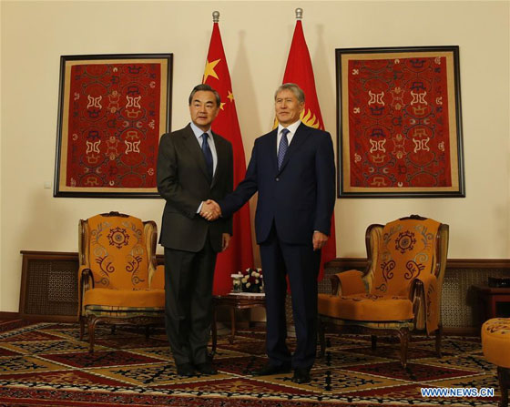 Chinese Foreign Minster Wang Yi (L) meets with Kyrgyz President Almazbek Atambayev in Bishkek, Kyrgyzstan, May 22, 2016. [Photo/Xinhua]