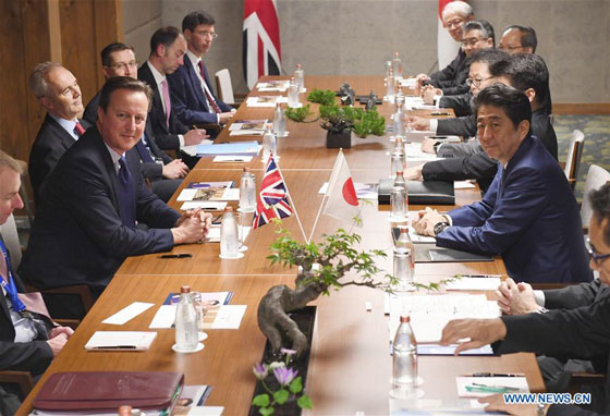 Britain's Prime Minister David Cameron (2nd L) meets with his Japanese counterpart Shinzo Abe (2nd R) at the Shima Kanko Hotel in Shima, Mie Prefecture, Japan, May 25, 2016, ahead of the G7 leaders Ise-Shima summit. [Photo/Xinhua]