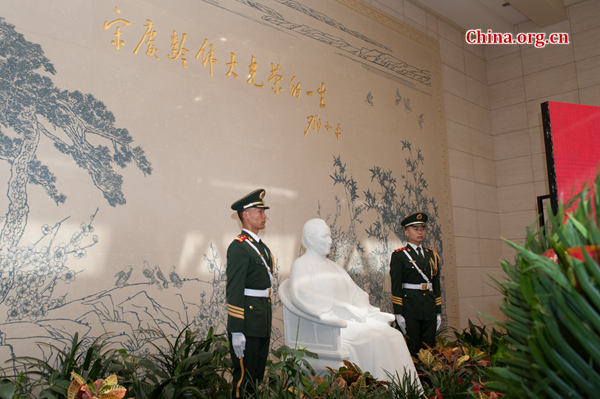 Two soldiers stand on guard in front of the statue of Madame Soong Ching Ling on May 27, during the commemoration of the 35th anniversary of Madame Soong’s death. [Photo by Chen Boyuan / China.org.cn]