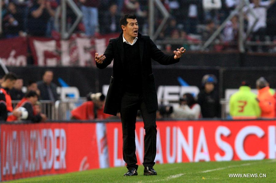 Lanus head coach Jorge Almiron reacts during the final match of the First Division Tournament of Argentina, held at the Antonio Vespucio Liberti 'Monumental' Stadium in Buenos Aires, capital of Argentina, on May 29, 2016. Lanus won 4-0. [Photo/Xinhua]