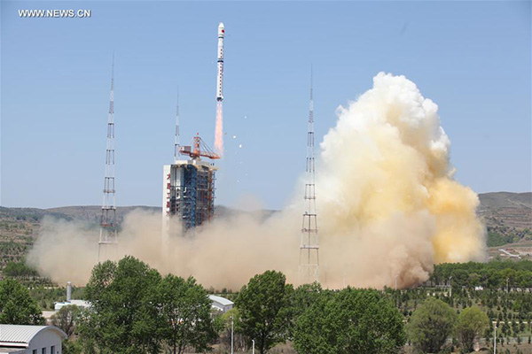 A Long March 4B rocket carrying a new civilian high-resolution mapping satellite 'Ziyuan III 02' and two NewSat satellites from Uruguay blasts off at the Taiyuan Satellite Launch Center in Taiyuan, capital of north China's Shanxi Province, May 30, 2016. [Photo/Xinhua]