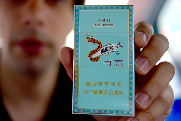 Written warnings are used on cigarette packages in China, instead of images. [Photo/China Daily]
