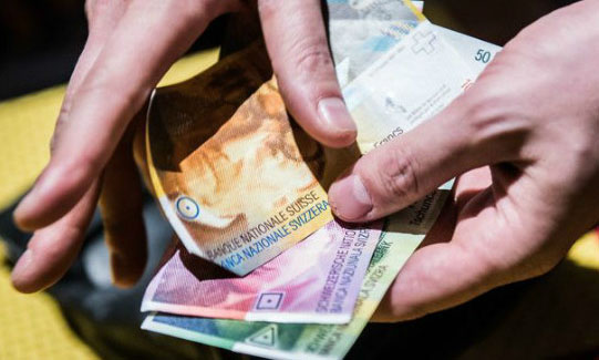 发钱的 b8aeedd129f018c0b06917.jpg