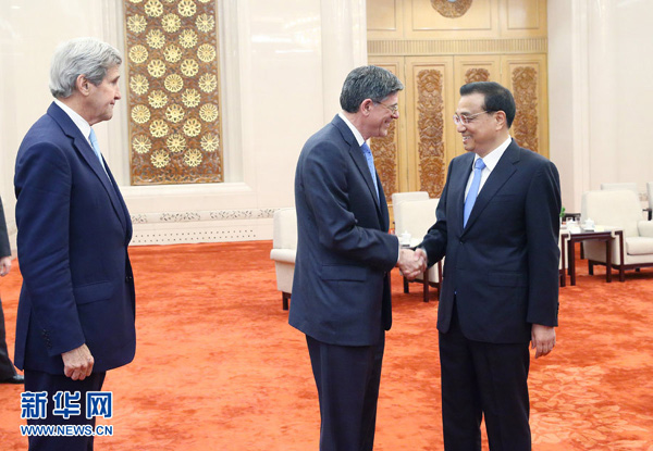 Chinese Premier Li Keqiang (R) meets with U.S. Secretary of State John Kerry (L) and Treasury Secretary Jacob Lew, who are here to attend the eighth round of China-U.S. Strategic and Economic Dialogues and the seventh round of China-U.S. High-Level Consultation on People-to-People Exchange, in Beijing, capital of China, June 7, 2016. (Xinhua/Yao Dawei)