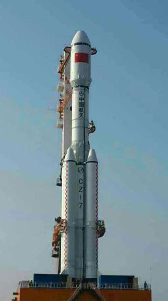 The Long March-7 carrier rocket is pictured at the launch site in city of Wenchang, south China's Hainan Province, January 27, 2015. [Photo: sina.com.cn]
