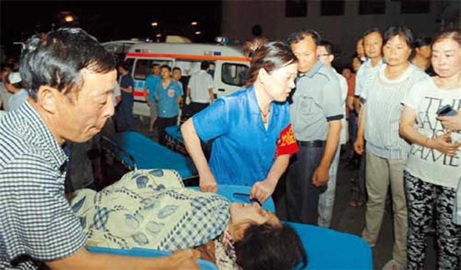 An injured woman is carried into the city's medical center. [Photo/Xinhua]