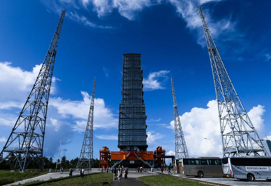 The new generation Long March-7 carrier rocket is ready for its maiden mission.The Wenchang Satellite Launch Center on the northeast coast of Hainan Province is expected to launch the rocket in the next few days. [Photo: CRI/Li Jin]