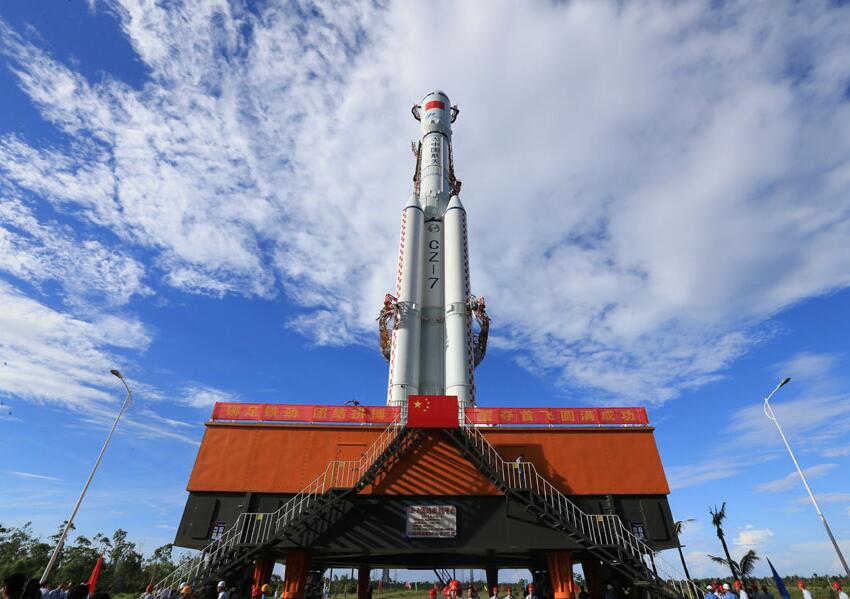 The new generation Long March-7 carrier rocket is ready for its maiden mission.The Wenchang Satellite Launch Center on the northeast coast of Hainan Province is expected to launch the rocket in the next few days. [Photo: CRI.com]