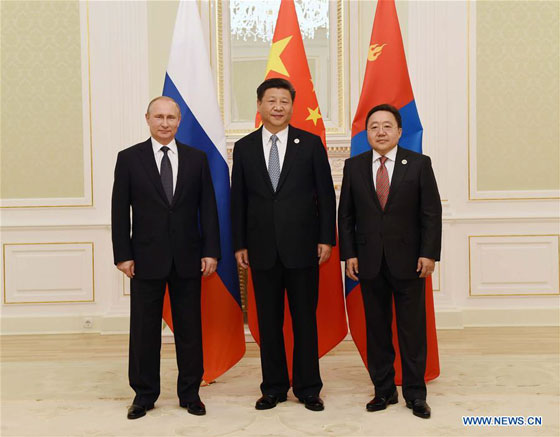Chinese President Xi Jinping (C), Russian President Vladimir Putin (L) and Mongolian President Tsakhiagiin Elbegdorj (R) attend the third trilateral leaders' meeting of the three countries in Tashkent, Uzbekistan, June 23, 2016. [Photo/Xinhua]