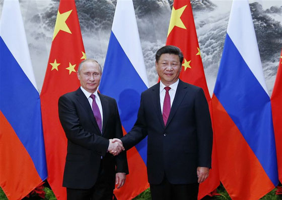 Chinese President Xi Jinping (R) shakes hands with Russian President Vladimir Putin at the Great Hall of the People in Beijing, capital of China, June 25, 2016. [Photo/Xinhua]